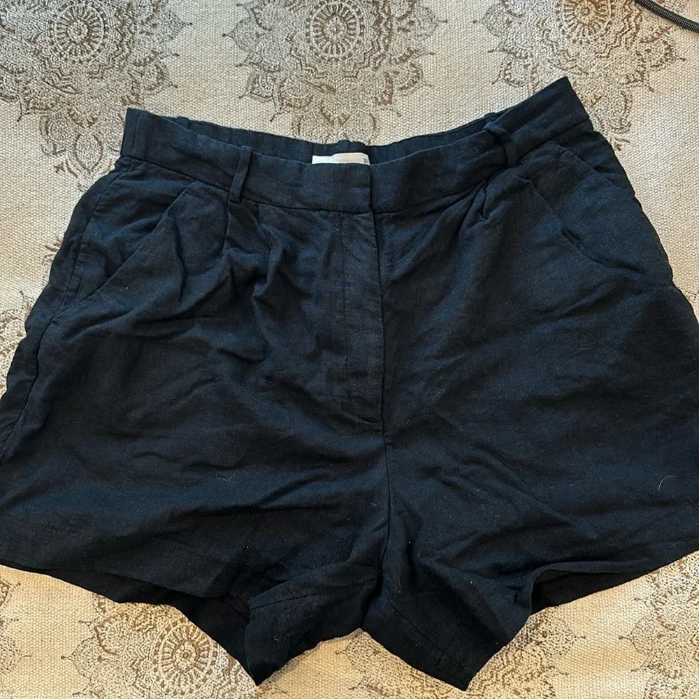 Abercrombie & Fitch Black High-Waist Pleated Women's Shorts